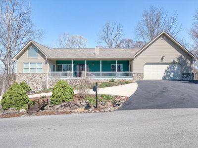 566 Mallard Pointe Rd