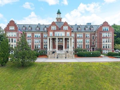 15 Mount Saint Marys Way #1