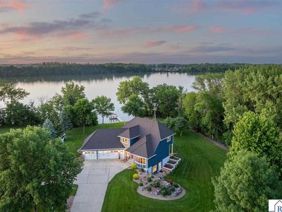 16 Lake Shore Dr