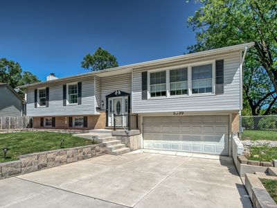 1099 Stratford Ln