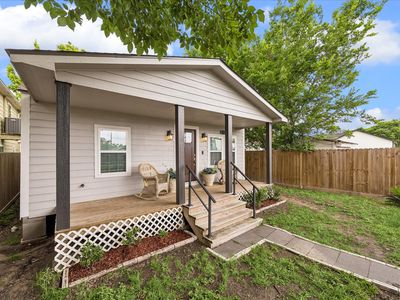 216 E 32nd St