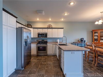 Property at 27 Westminster Pl, Sunrise Beach, MO
