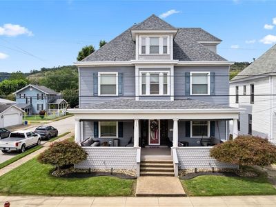 1601 Main St