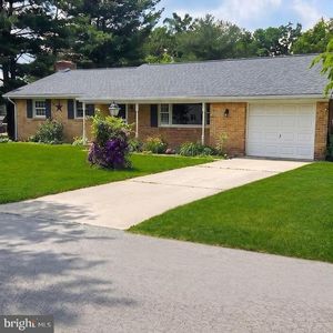 1607 Art Dr