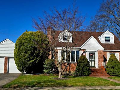 Property at 39 Lipton Lane, Williston Park, NY