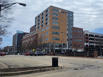 301 N Neil St APT 605