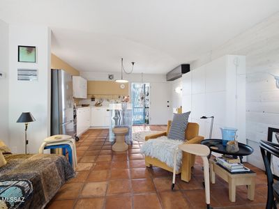 2 W Greenock Dr #2D