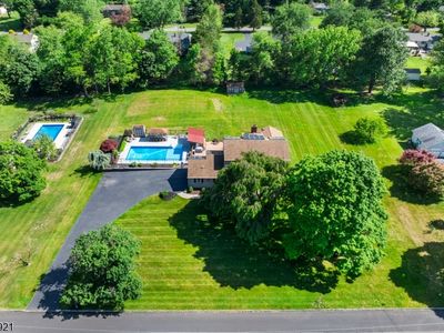 8 Garrett Dr