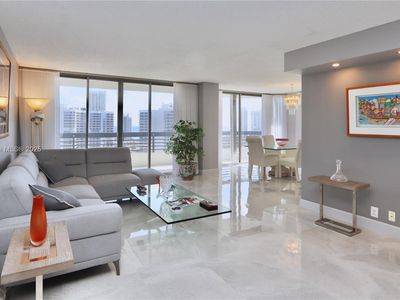 3500 Mystic Pointe Dr APT 2708