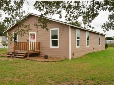 Property at 245 Cross Lake Dr, Pleasanton, TX
