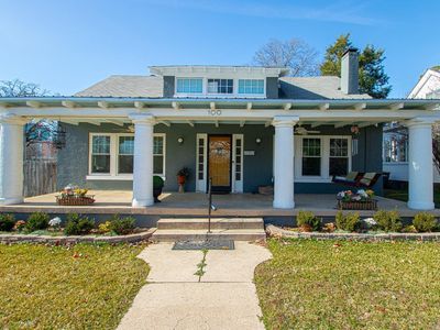 100 Colonial Ct