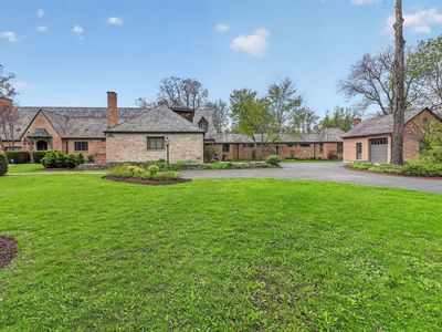 33W480 Thorncroft Dr