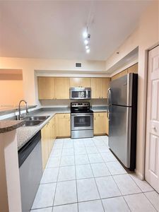 7940 N Nob Hill Rd APT 204