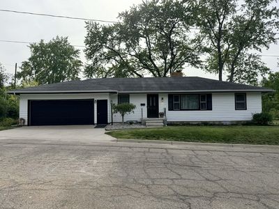 84 Kings Blvd