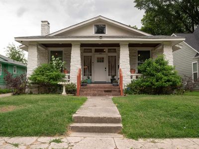 995 Forrest Ave