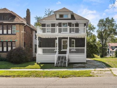 637 Manistique St