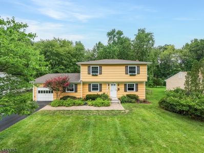 43 Chaucer Dr