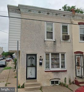 951 E Locust Ave