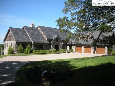 733 Dogwood Lane