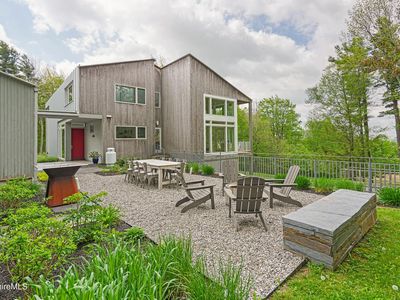 103 Long View Dr