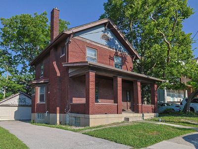2555 Fairview Ave
