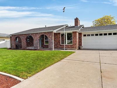 10810 E 35th Ave
