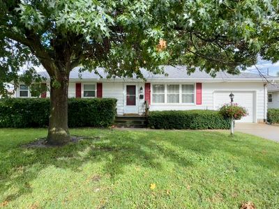 Property at 806 9th St, Camanche, IA