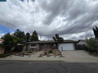 2290 La Mar Dr