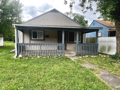 2933 N Gladstone Ave