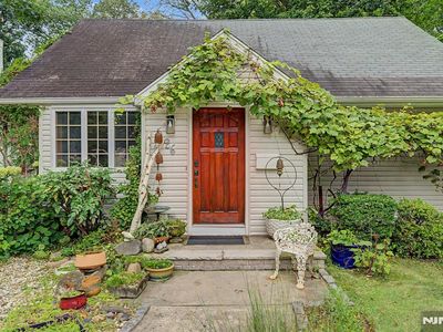 26 Cedar St