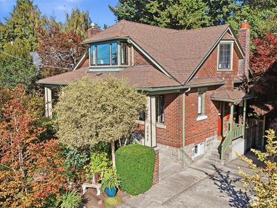 6545 Fauntleroy Way SW