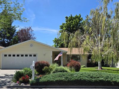 447 Crestview Dr