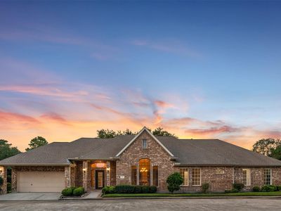 82 Champion Villa Dr