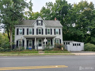 488 Easton Ave