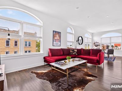 974 Summit #401-1