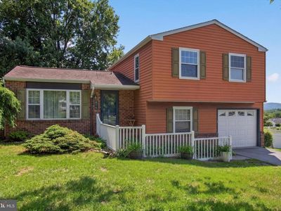 826 Lark Dr