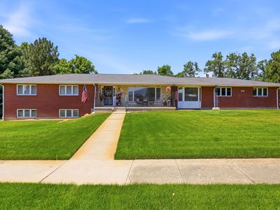 381 Oak Ln
