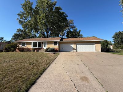1181 Laurie Rd W