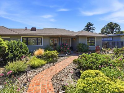 686 Hawthorne Drive