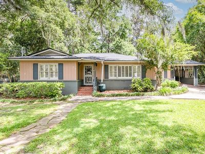 832 Governors Dr