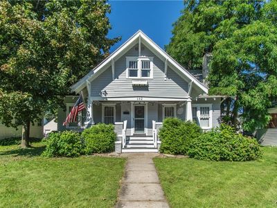 132 Moore Ave