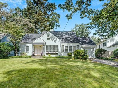 2064 Edinburgh Ter NE