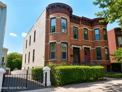 24 Seeley St