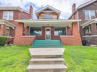 5806 Degiverville Ave
