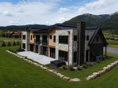 32 Marmot Ln