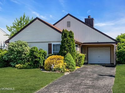 44 Buckingham Drive N