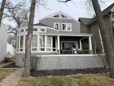2807 Lake Shore Dr