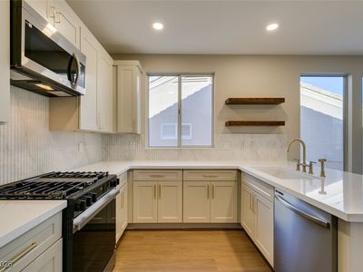 438 Fountain Grove St