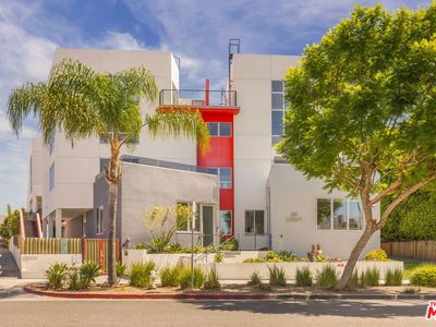616 N Croft Ave APT 2