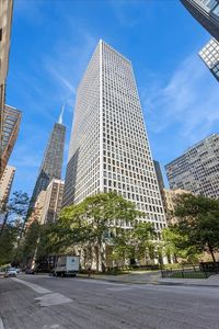 260 E Chestnut St APT 1407